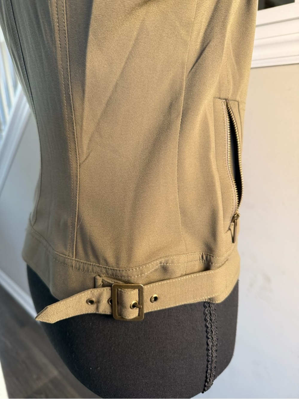Cache Vest - Picture 7 of 9